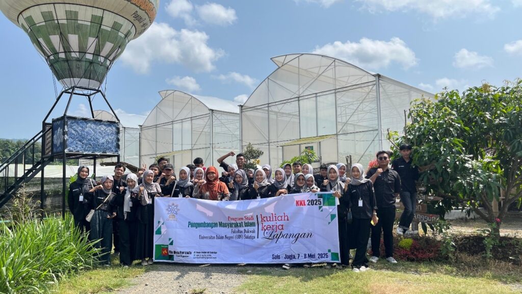 KUNJUNGAN KKL PRODI PMI KE WANA DELIMA ORCHARD KULON PROGA