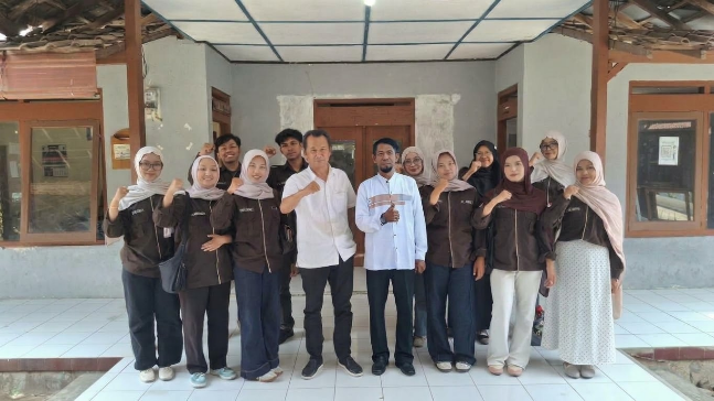 Dokumentasi Foto bersama Kepala Desa Banyuanyar Boyolali
