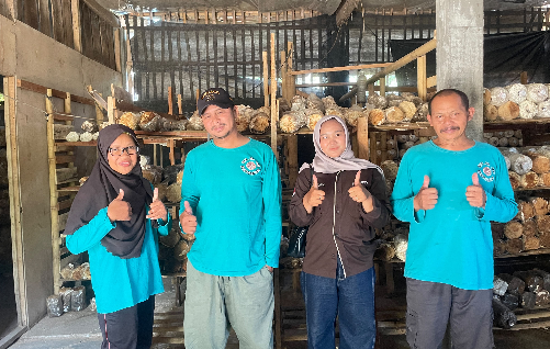 Dokumentasi Foto Bersama Pengurus/ pengelola Kewirausahaan Bumdes Dokumentasi Foto Bersama Pengurus/ pengelola Kewirausahaan Bumdes